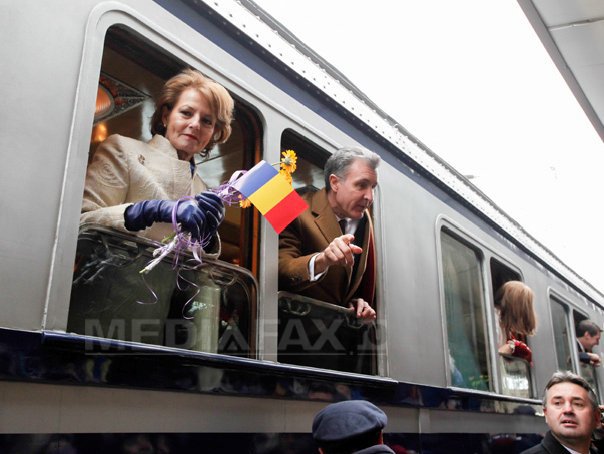 Imaginea articolului Aproape 4.000 de persoane au aşteptat sosirea trenului regal la Drobeta Turnu Severin - FOTO 