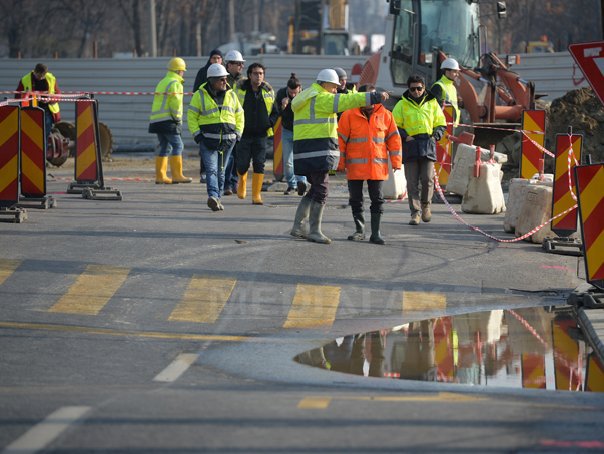 Imaginea articolului Carosabil SURPAT în centrul Capitalei - Primărie: Restricţiile de circulaţie vor fi MENŢINUTE pentru cel puţin 30 de zile în zona Eroilor. IMAGINI de la faţa locului