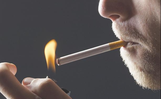 Imaginea articolului Legea care INTERZICE fumatul în toate spaţiile publice închise a fost adoptată şi va merge la promulgare