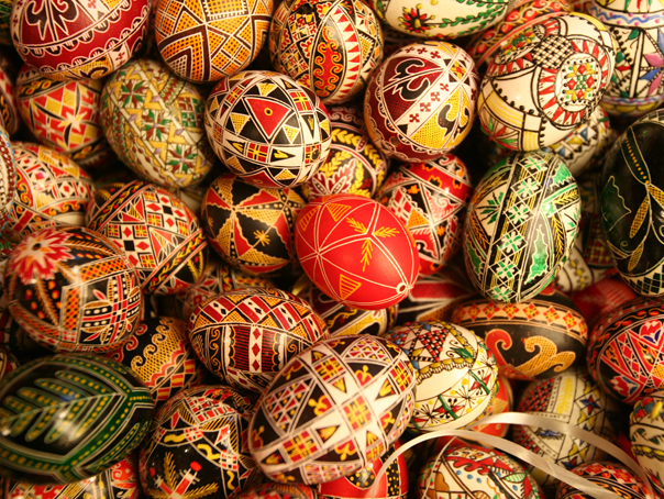 Imaginea articolului Demonstraţie de încondeiat ouă, la ”Sărbătoarea ouălor roşii de Paşte” de la Brădet
