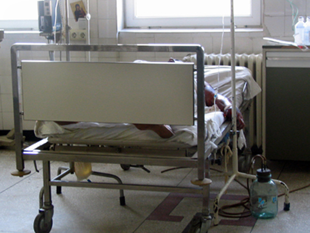 Imaginea articolului Anchetă la Spitalul de Arşi în urma publicării unor imagini cu un bolnav pe care se aflau larve (Avertizăm: imagini şocante) - FOTO, VIDEO