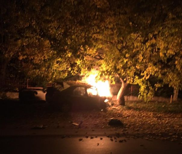 Imaginea articolului Maşină în flăcări după ce un şofer a adormit la volan. A fost salvat de un alt şofer - FOTO, VIDEO