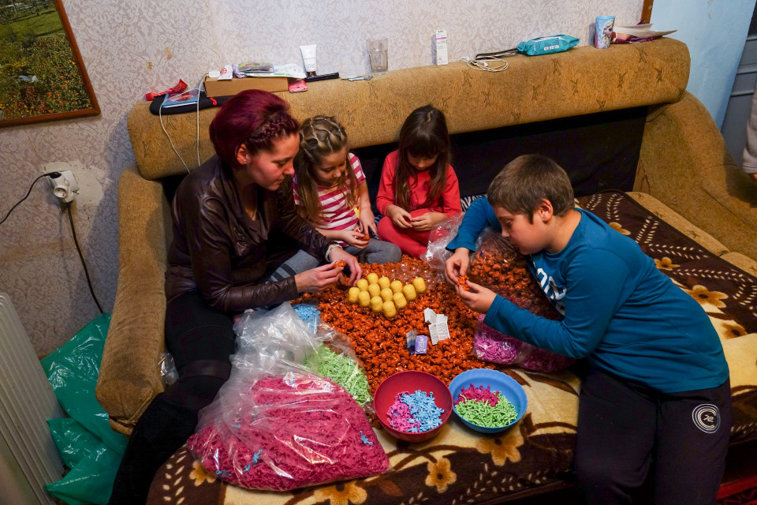 Imaginea articolului Horodniceanu (DIICOT): Părinţii din reportajul "The Sun" nu au exercitat niciun abuz asupra copiilor care asamblau jucării 