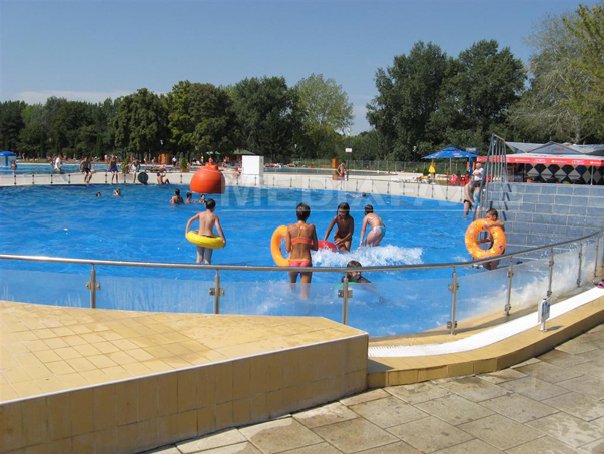 Imaginea articolului MINIVACANŢĂ în Bucureşti: Calea Victoriei pietonală, piscinele şi parcurile, principalele atracţii