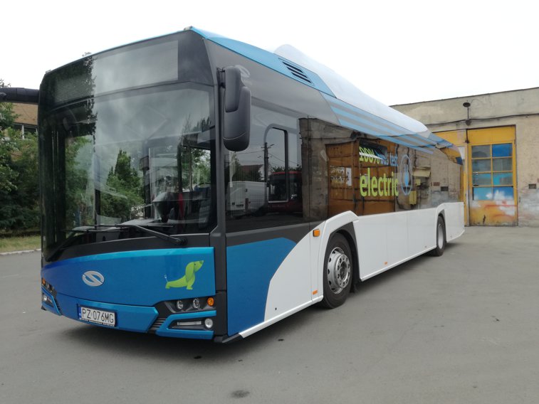 Imaginea articolului Plimbări gratuite cu Solaris, "autobuzul electric al anului 2017", la Craiova. Nu produce şocuri sau vibraţii în timpul mersului