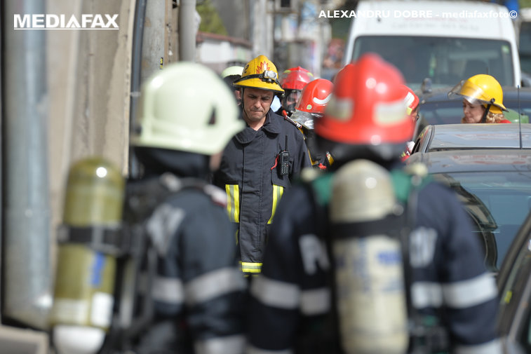 Imaginea articolului Intervenţie periculoasă a pompierilor, în urma unor scurgeri de gaz de la o autocisternă de transport GPL / 500 de oameni, evacuaţi/ Pericolul de explozie a fost înlăturat