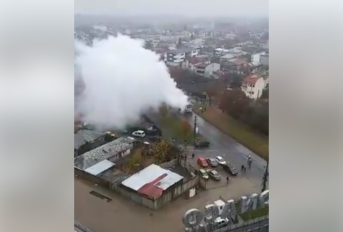 Imaginea articolului Un microbuz a luat foc pe Şoseaua Berceni din Bucureşti, iar traficul este oprit | VIDEO