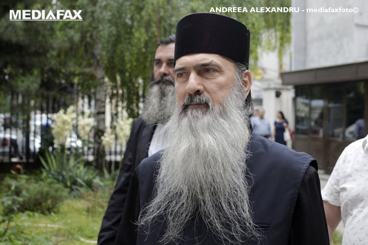 Imaginea articolului Arhiepiscopul Tomisului, Teodosie Petrescu, cercetat de DNA într-un nou dosar, printre acuzaţii fiind şi cea de mărturie mincinoasă/ Eparhia se declară surprinsă de urmărirea penală