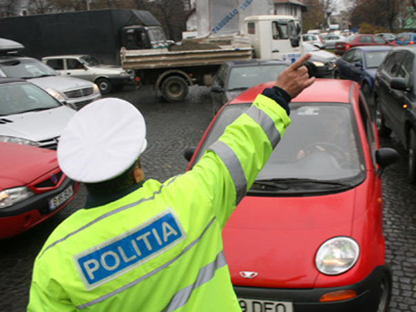 Imaginea articolului B-dul Kiseleff, blocat de protestatarii veniţi cu maşinile din zona Moldovei, după ce Jandarmeria nu le-a permis accesul în P-ţa Victoriei. Mesaj tranşant pentru GUVERN - VIDEO