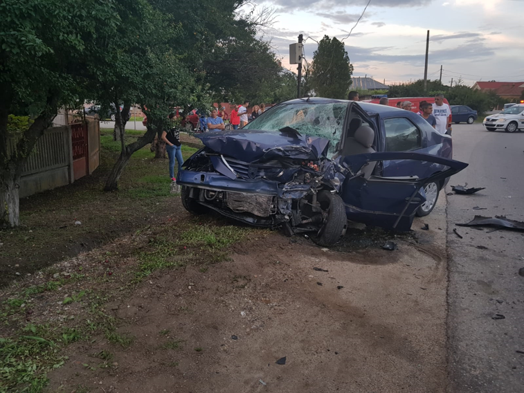 Imaginea articolului Bărbatul din Olt care a provocat accidentul în care au murit doi oameni a fost reţinut / Poliţia anchetează dacă şoferul era cel care făcea LIVE pe Facebook