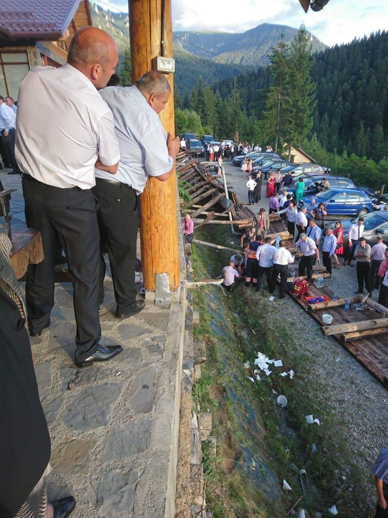 Imaginea articolului Nunta de la pensiunea din Durău. Detalii noi despre accidentul în care turiştii au căzut după ce s-a rupt balustrada