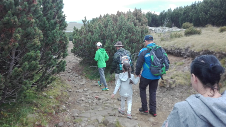 Imaginea articolului O familie cu doi copii a fost recuperată de jandarmii montani de pe traseul Jepii Mari