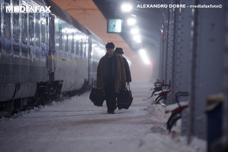 Imaginea articolului Un călător a povestit CALVARUL prin care au trecut cei aflaţi în trenul care a ajuns în Capitală cu nouă ore întârziere: Eram înnebuniţi de frig