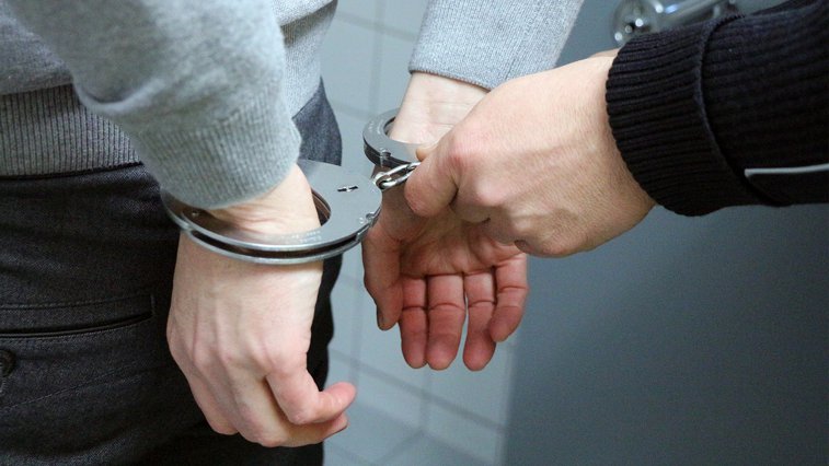 Imaginea articolului Doi tineri au fost arestaţi după ce au jefuit cetăţeni chinezi în Braşov