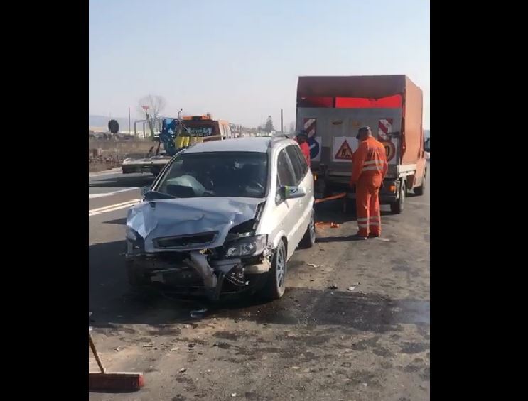 Imaginea articolului Şapte persoane rănite în urma impactului dintre două maşini, în Caraş-Severin | VIDEO