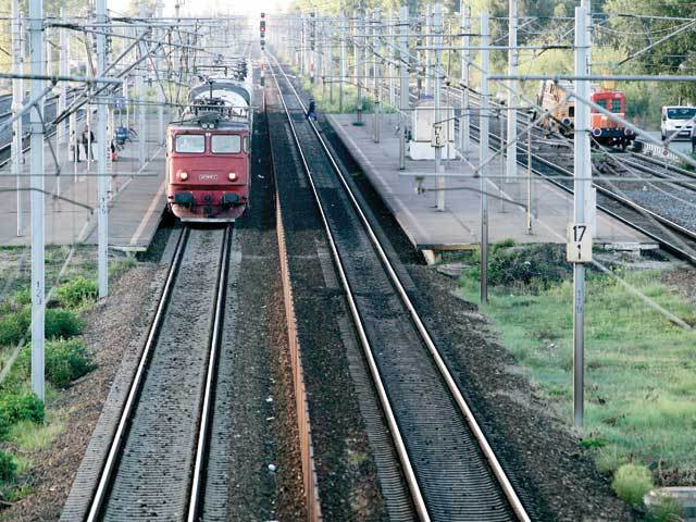 Imaginea articolului Traficul feroviar între Piteşti şi Bucureşti, dificil din cauza tăierii unor cabluri