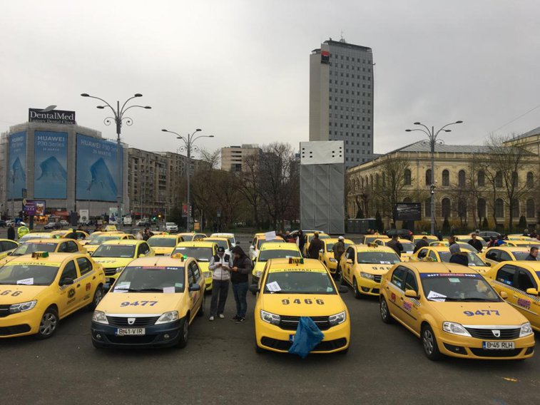 Imaginea articolului Transportatorii blochează din nou Bucureştiul: Peste 5.000 de maşini, aduse în faţa Guvernului/ UPDATE Reacţia UBER: Mulţi şoferi de taxi deja folosesc aplicaţia noastră