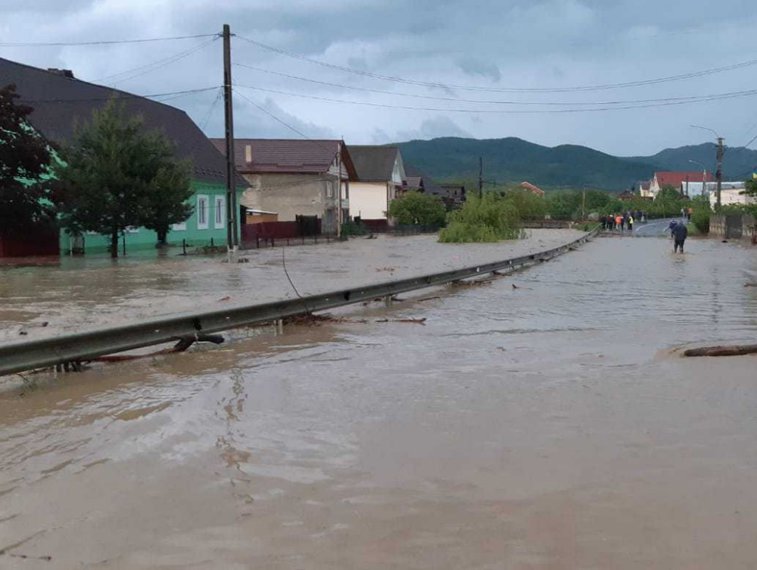 Imaginea articolului Zeci de case inundate în Bistriţa-Năsăud şi peste 30 de persoane evacuate din calea apelor