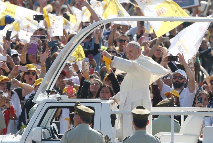 Imaginea articolului Icoană considerată făcătoare de minuni, dusă la Iaşi pentru vizita Papei Francisc