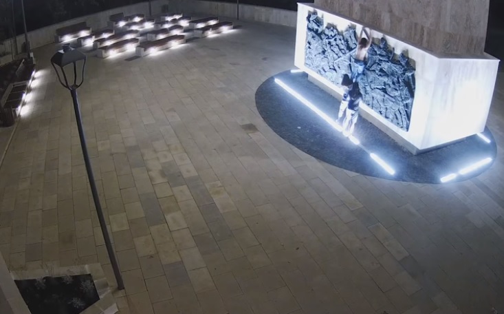 Imaginea articolului Act de vandalism în jurul statuii ecvestre a lui Ştefan cel Mare din Suceava | VIDEO