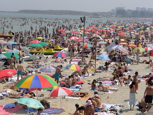 Imaginea articolului Colaci ori saltele, telefoane sau portofele: Care sunt obiectele pe care românii le pierd cel mai des pe plajă 