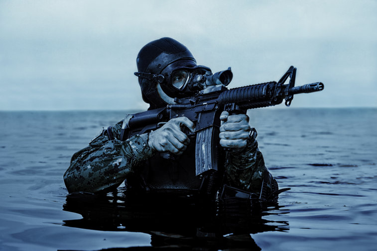 Imaginea articolului Exerciţiu în Marea Neagră. Scafandri militari din ţări NATO participă la misiuni de căutare şi de identificare a dispozitivelor explozive marine 