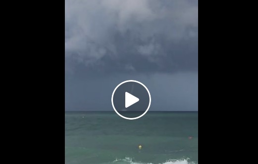 Imaginea articolului Trombă marină, cu aspect de TORNADĂ, filmată la Eforie Nord | VIDEO