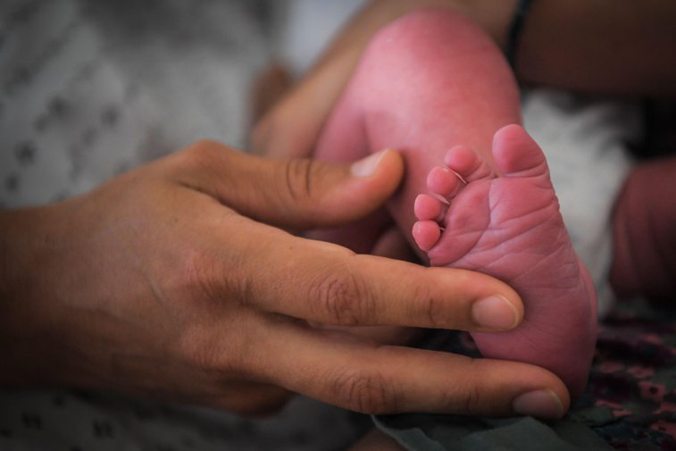 Imaginea articolului Bebeluş de 1.400 de grame, născut acasă de o femeie care nu a fost la medici în sarcină 