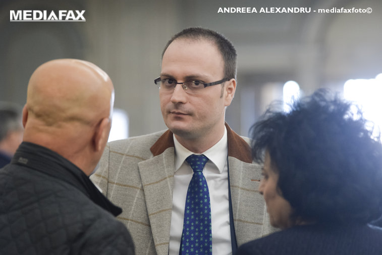 Imaginea articolului Alexandru Cumpănaşu cere Interpol şi Europol să le caute pe Alexandra Măceşanu şi Luiza Melencu 