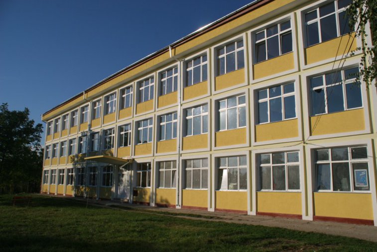 Imaginea articolului Aproape un sfert dintre directorii de şcoli din Bistriţa-Năsăud ocupă posturile fără concurs. Situaţie similară şi în Suceava