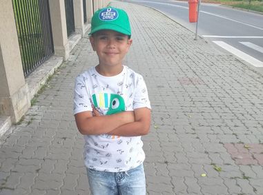 Imaginea articolului Copilul de 8 ani căutat de poliţişti, găsit lângă o terasă din Alba Iulia