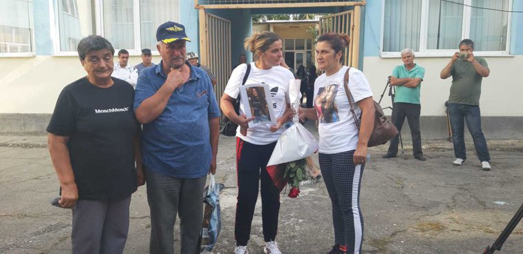 Imaginea articolului Familia Melencu suspectează autorităţile că vor să „planteze” probe. T.Pop: Recoltarea ADN-ului acoperă ilegalităţi/ Mama Luizei refuză cooperarea cu anchetatorii 