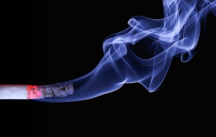 Imaginea articolului Peste 5 milioane de români cu vârsta peste 15 ani sunt fumători. Câţi fumează în primele 30 de minute după ce se trezesc