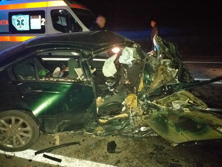 Imaginea articolului Accident cumplit în Suceava: Doi morţi şi doi răniţi, între care un copil, după ce două maşini s-au ciocnit / Şoferul bănuit  nu are permis de conducere