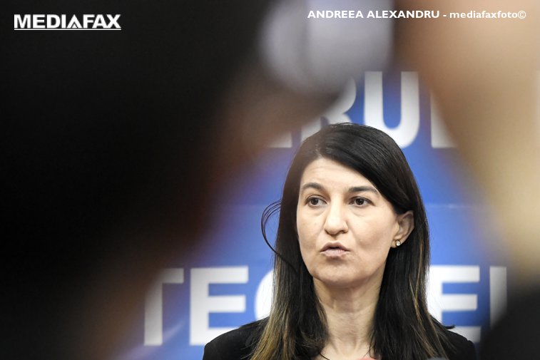 Imaginea articolului Ministrul Muncii, Violeta Alexandru: Nu mă feresc să înlocuiesc Poşta pentru pensii, dacă poştaşii s-au apucat de politică