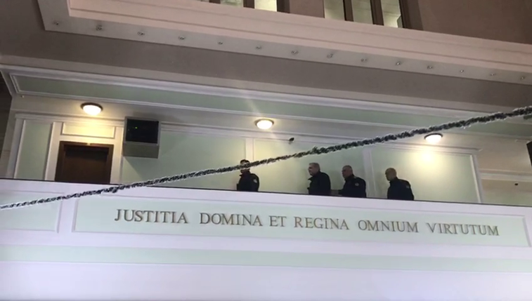 Imaginea articolului Reacţia lui Liviu Dragnea după ce a părăsit sediul instanţei supreme. VIDEO