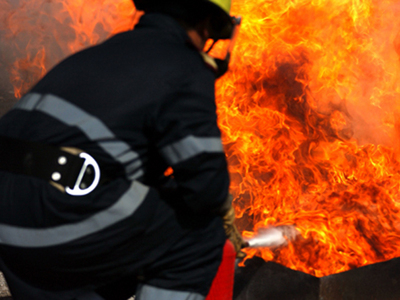 Imaginea articolului Incendiu într-un bloc din judeţul Buzău. Focul a fost pus intenţionat