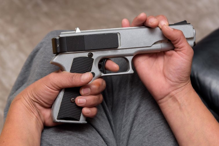 Imaginea articolului Doi adolescenţi au încercat să jefuiască o firmă cu ajutorul unui pistol de jucărie