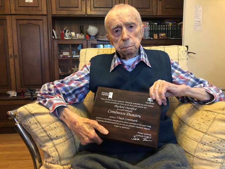 Imaginea articolului Al treilea cel mai bătrân bărbat din lume trăieşte în Bucureşti şi are 111 ani. Secretul longevităţii lui Dumitru Comănescu
