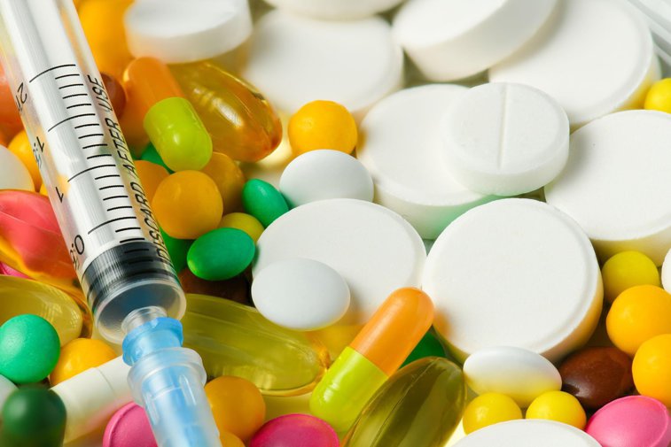 Imaginea articolului „Scăpaţi de sub control”: 62% dintre români iau medicamente fără reţetă pentru afecţiuni minore