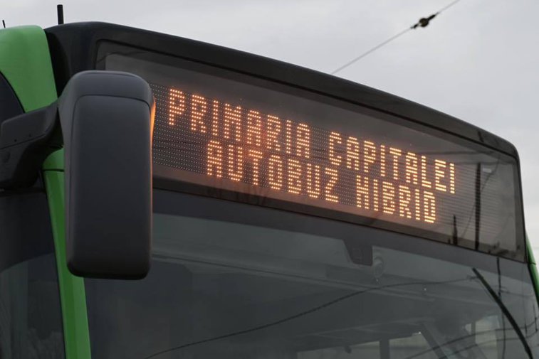 Imaginea articolului GALERIE FOTO: Gabriela Firea a publicat primele imagini cu autobuzele hibrid care vor circula în Bucureşti din aprilie