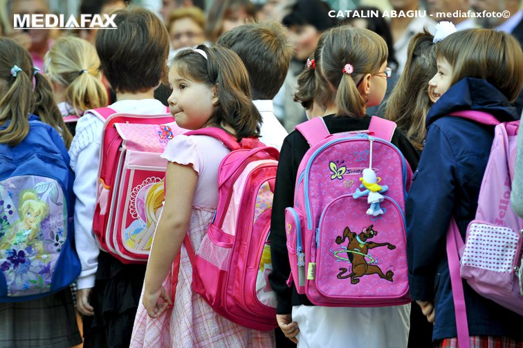 Imaginea articolului Comisia Europeană ajută România să asigure accesul la educaţie al copiilor care au părinţii în străinătate
