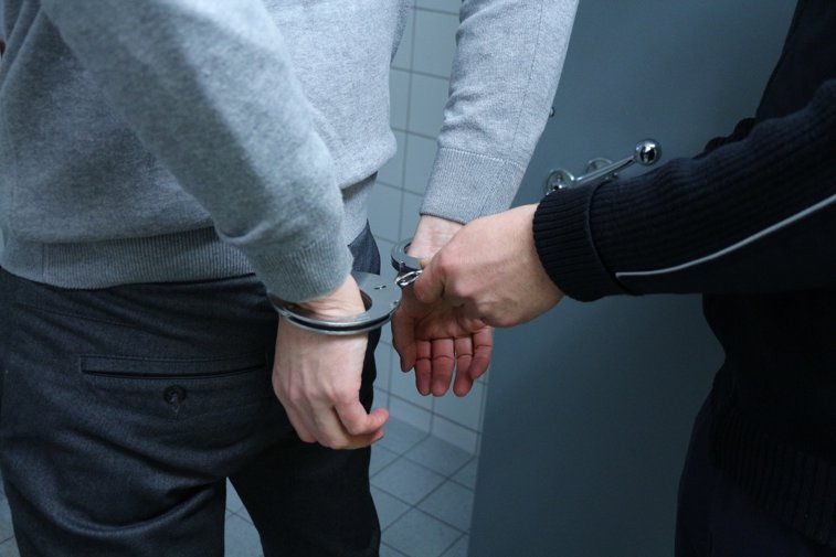 Imaginea articolului Un tânăr a fost arestat preventiv pentru viol după ce şi-a abuzat sexual sora