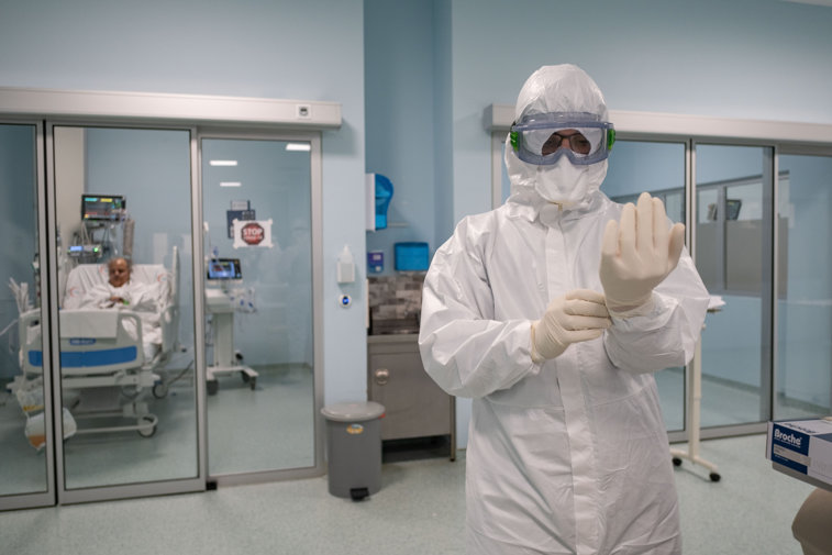 Imaginea articolului „Focar izolat complet” la Spitalul de Neurochirurgie din Iaşi. În ultimele zile au fost făcute peste 500 de teste pentru coronavirus