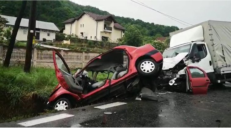 Imaginea articolului Cele mai multe accidente rutiere au loc în timpul concediilor. Circa două mii de oameni au murit anul trecut