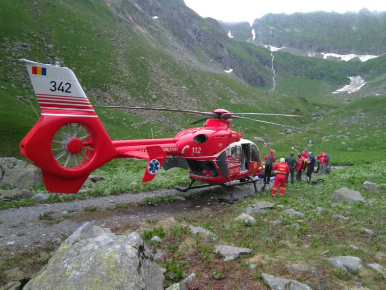 Imaginea articolului Un turist care s-a rănit fugind de un urs va fi preluat de un elicopter SMURD