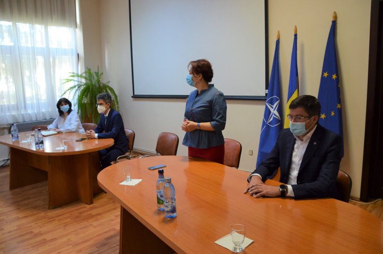 Imaginea articolului Un inspector şcolar, prezent la întâlnirea cu Monica Anisie şi Costel Alexe, a fost confirmat cu COVID-19