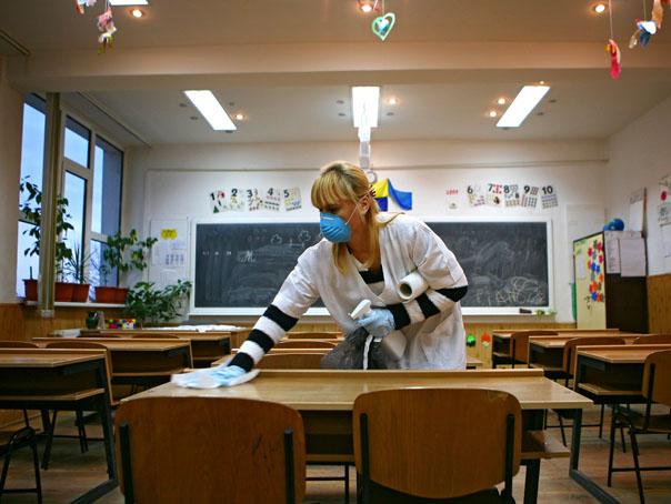 Imaginea articolului Şcoala fără profesori! Dascălii cu boli cronice se tem să vină la catedră