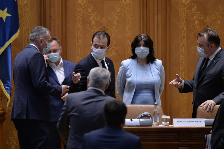 Imaginea articolului Imunitatea parlamentară nu-i protejează. Cine sunt miniştrii lui Orban infectaţi cu COVID-19