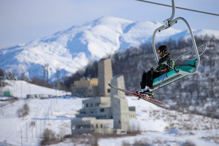 Imaginea articolului Sezonul de schi, o necunoscută esenţială pentru turismul românesc. Autorităţile nu au decis dacă pârtiile vor fi deschise 